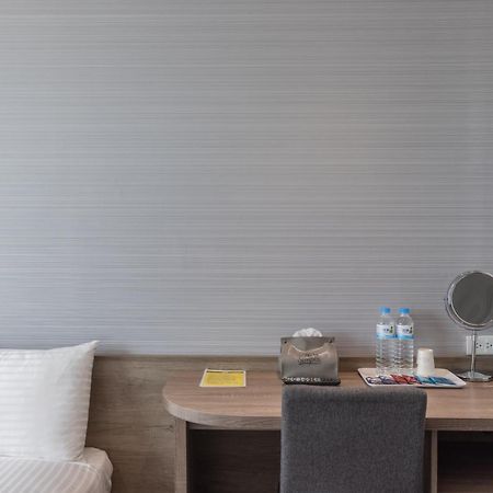 Hotel Brown - Zhongzheng 台南 エクステリア 写真