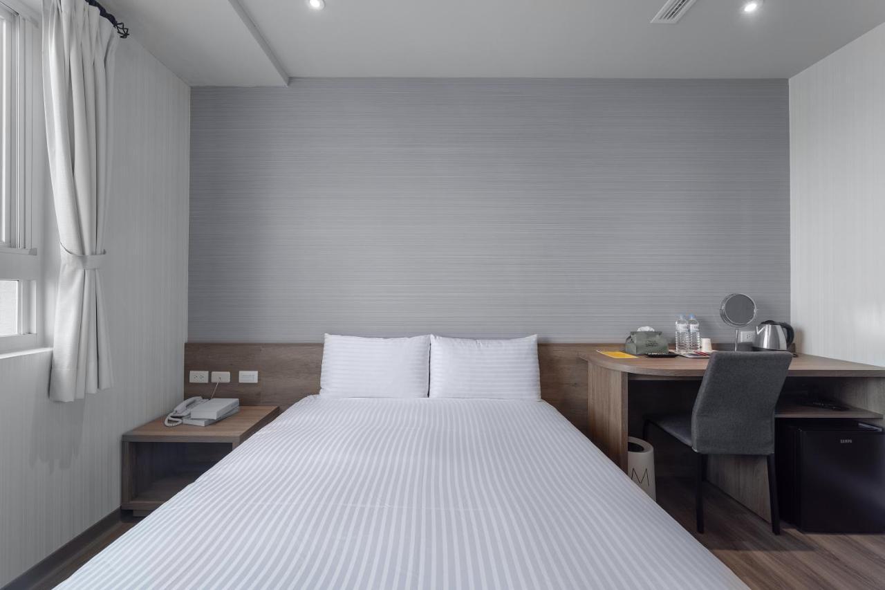 Hotel Brown - Zhongzheng 台南 エクステリア 写真