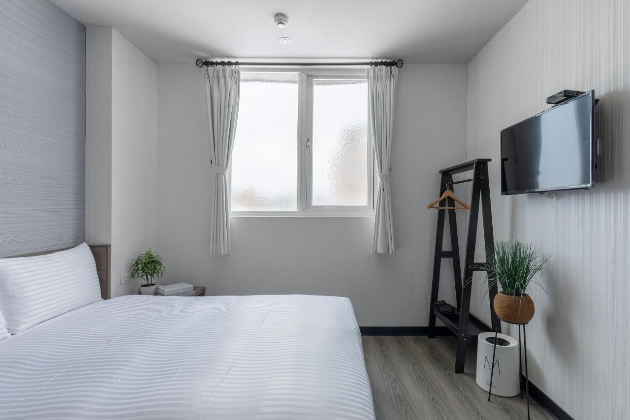 Hotel Brown - Zhongzheng 台南 エクステリア 写真