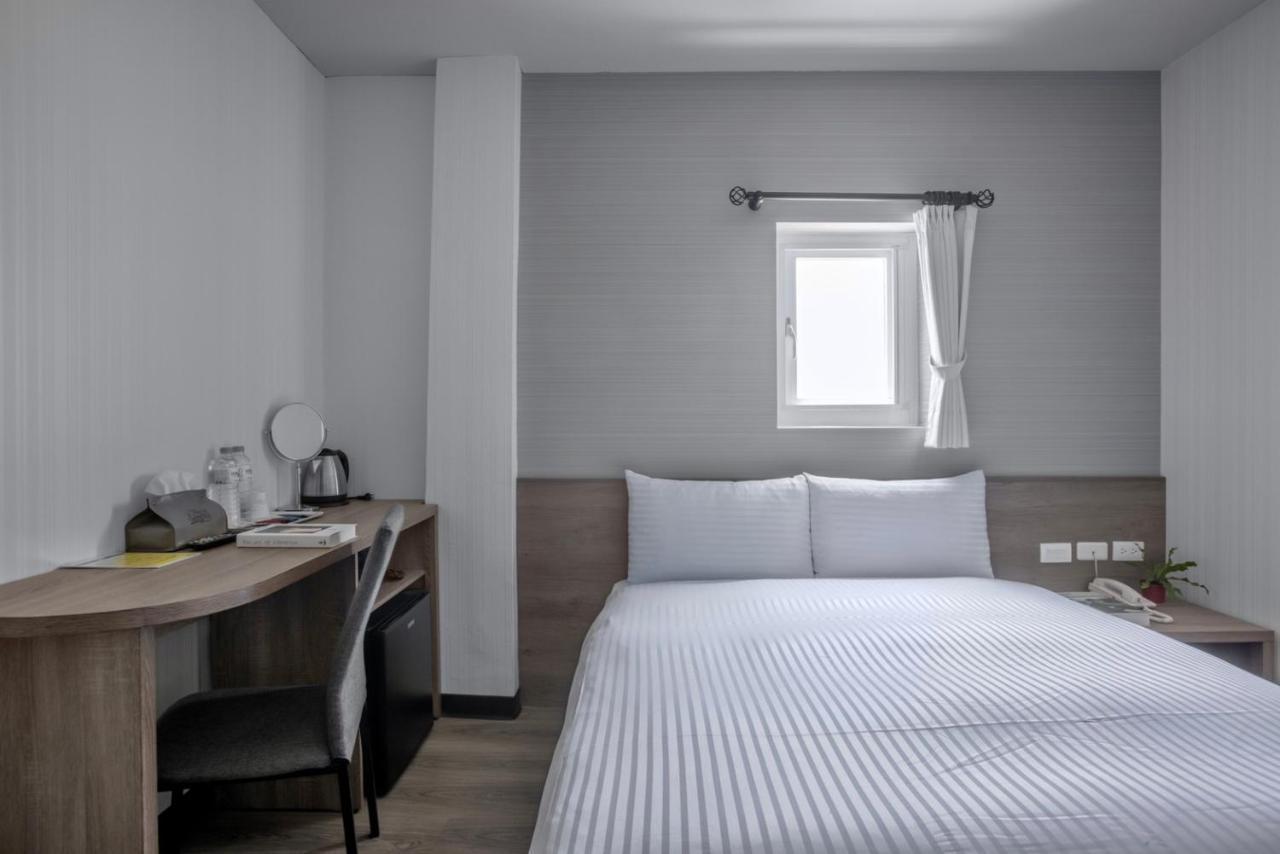 Hotel Brown - Zhongzheng 台南 エクステリア 写真