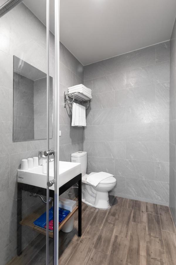 Hotel Brown - Zhongzheng 台南 エクステリア 写真