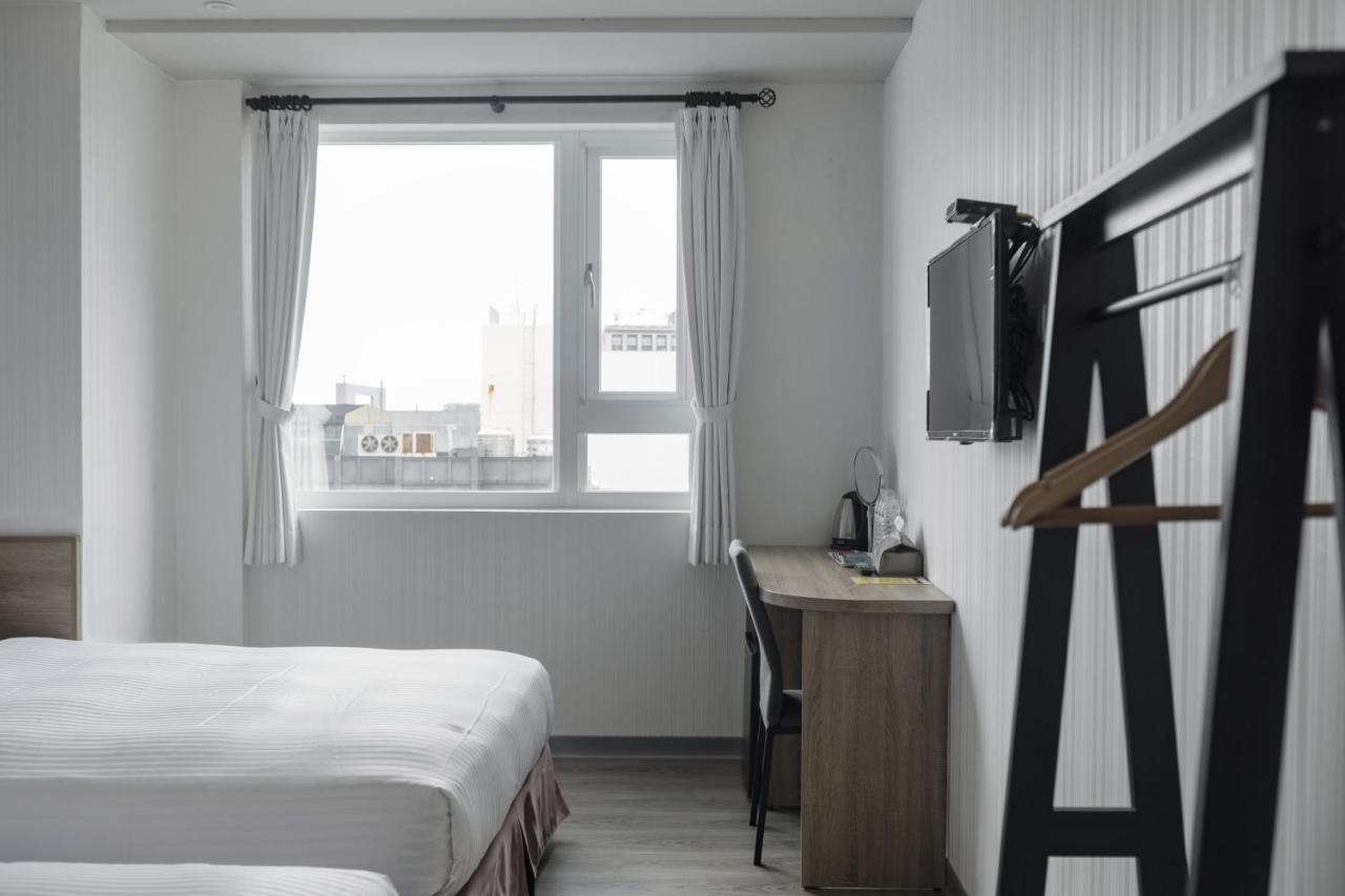 Hotel Brown - Zhongzheng 台南 エクステリア 写真