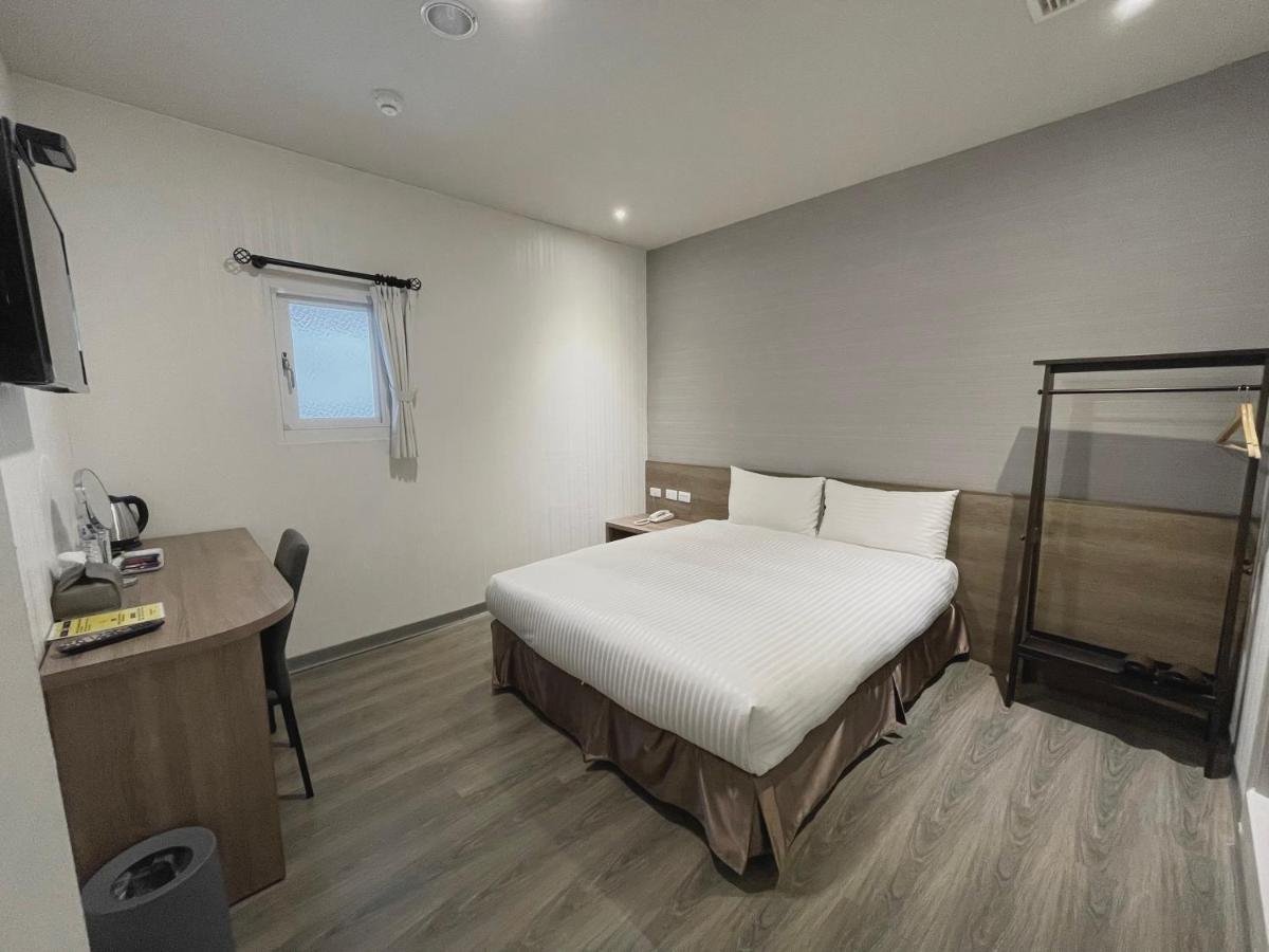 Hotel Brown - Zhongzheng 台南 エクステリア 写真